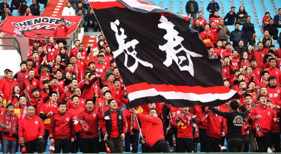国乒回归首秀大放异彩，梅西主场球迷高呼名字